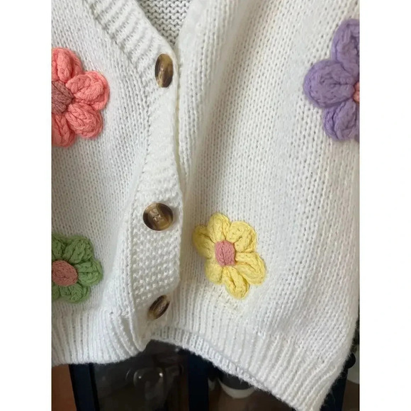 Knit cardigan crochet flowers floral ivory balloon sleeves button down vneck - Picture 4 of 7